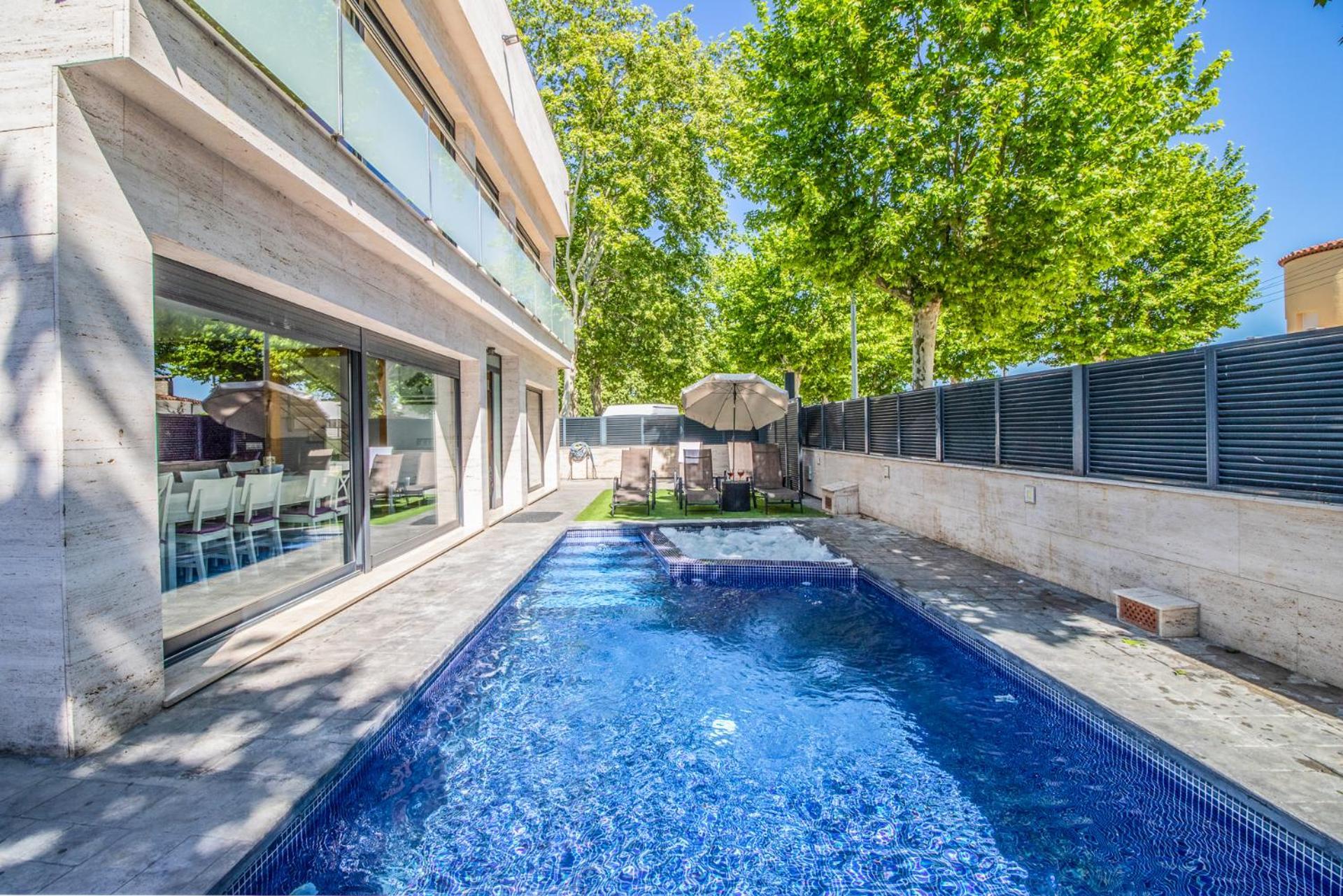De Lujo. Piscina Con Jacuzzi. Holiday home *